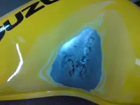 SUZUKI 650 SV réparation reservoir et flancs (10)