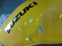 SUZUKI 650 SV réparation reservoir et flancs (15)