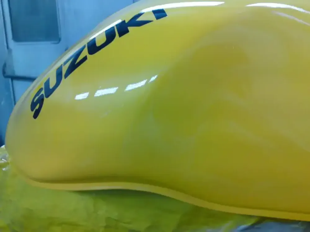 SUZUKI 650 SV réparation reservoir et flancs (4)