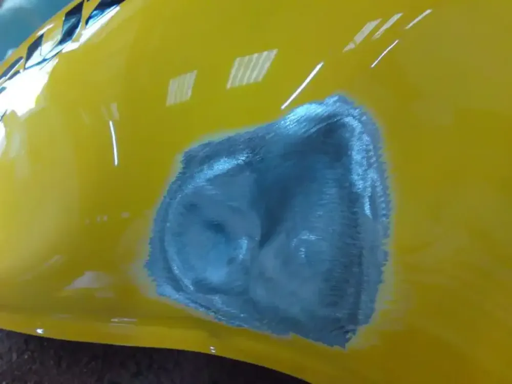 SUZUKI 650 SV réparation reservoir et flancs (6)