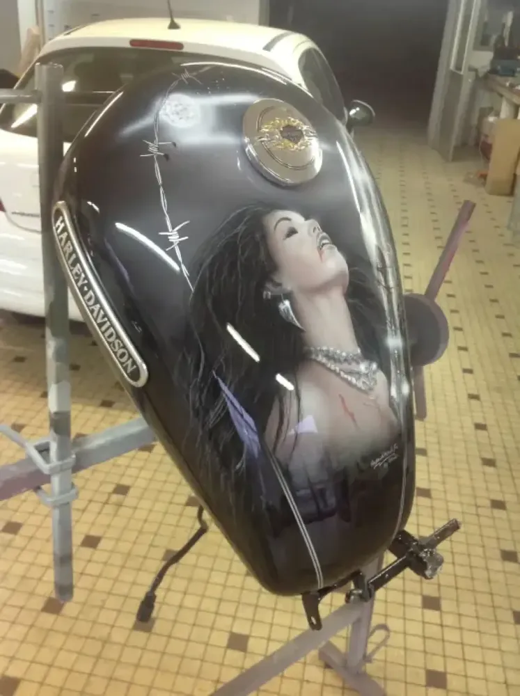 Harley Davidson 1200 Sport Low – Aérographie personnalisée (Nantes 44) (11)