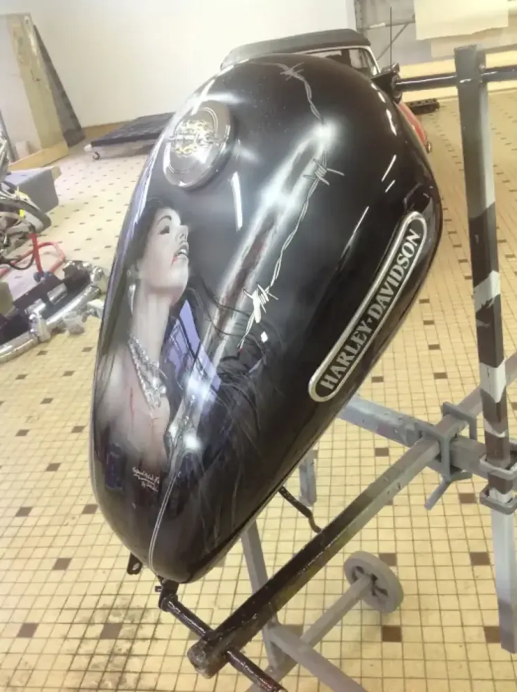 Harley Davidson 1200 Sport Low – Aérographie personnalisée (Nantes 44) (13)