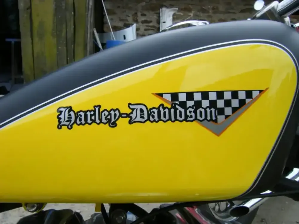 Harley Davidson noir mat & jaune nacré brillant (5)