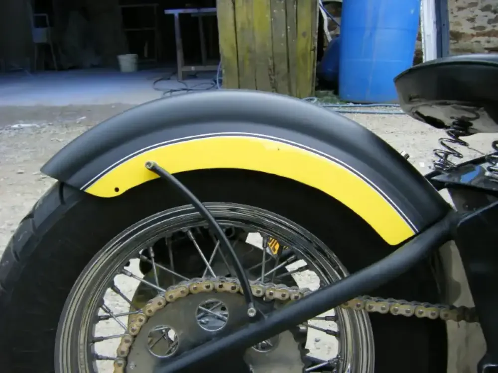 Harley Davidson noir mat & jaune nacré brillant (2)