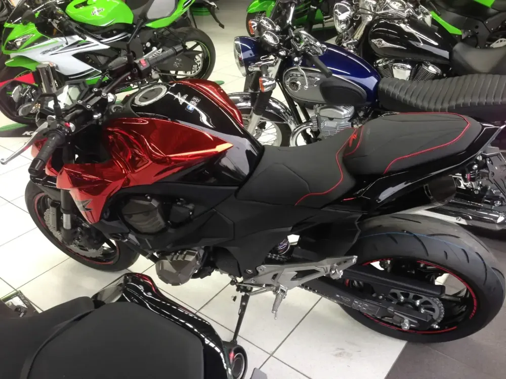 Kawasaki Z800 – Peinture chrome (Saint-Herblain 44)-10