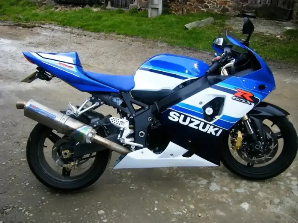 Suzuki GSXR 750 – Réparation & peinture d’origine