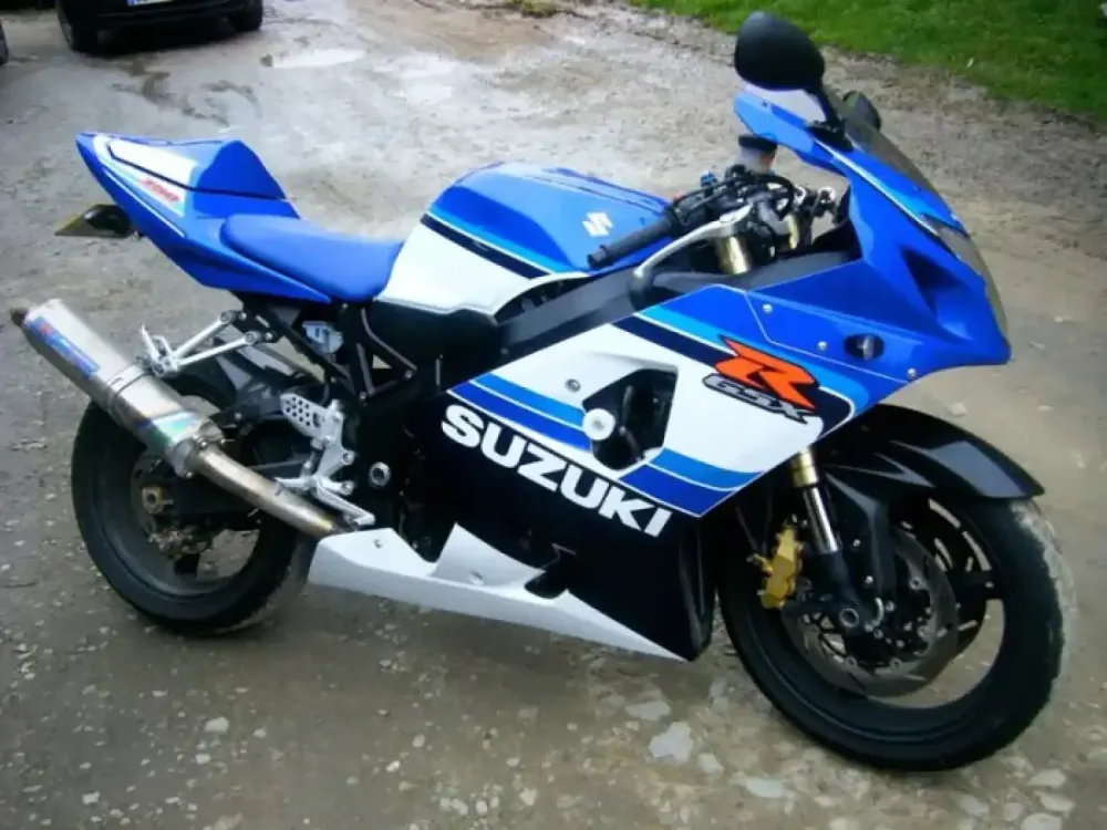 Suzuki GSXR 750 – Réparation & peinture d’origine (2)
