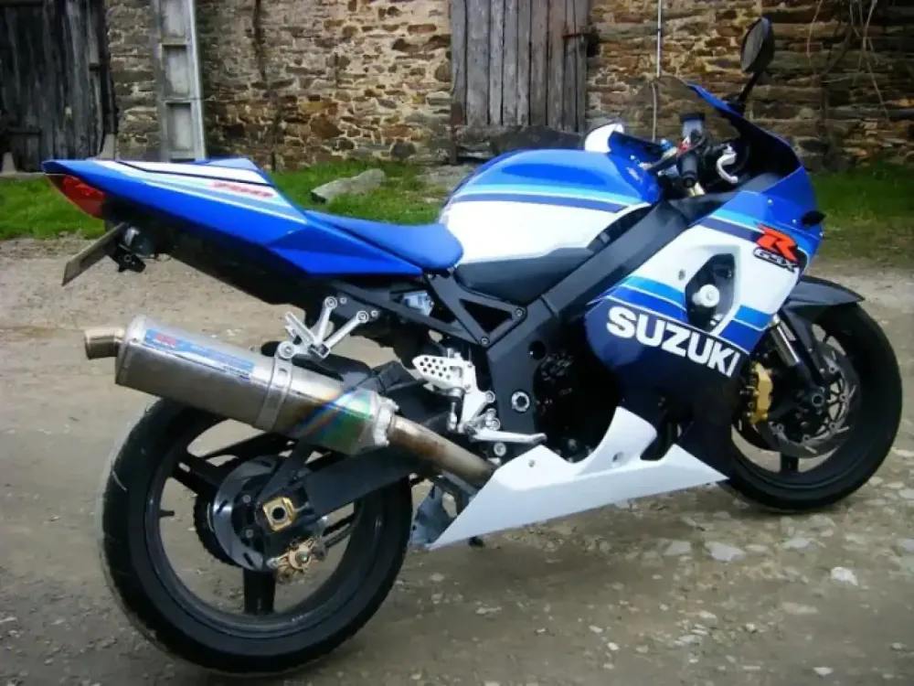Suzuki GSXR 750 – Réparation & peinture d’origine