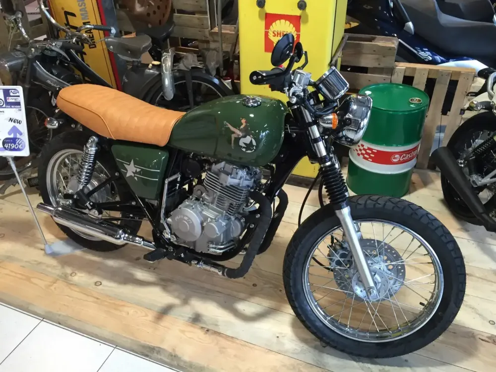 Mash 400 – Peinture personnalisée pin-up (49)