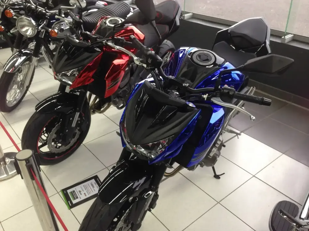 Kawasaki Z800 – Peinture chrome bleu (Saint-Herblain 44)-9