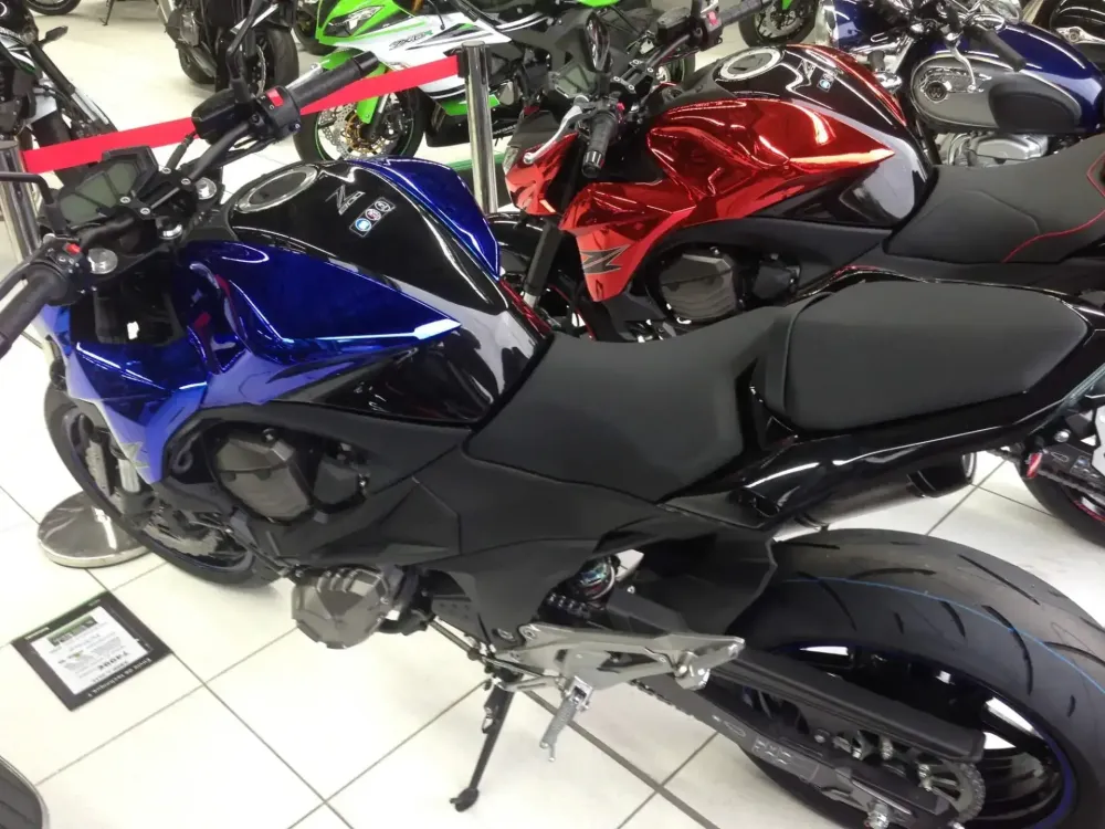 Kawasaki Z800 – Peinture chrome bleu (Saint-Herblain 44)-10