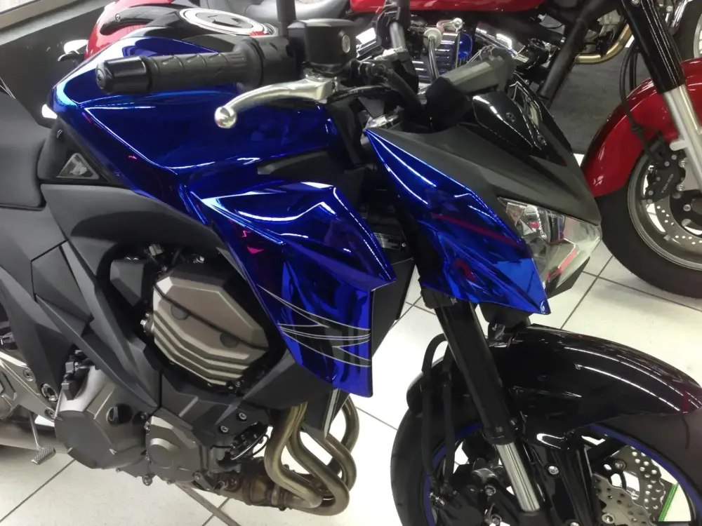 Kawasaki Z800 – Peinture chrome bleu (Saint-Herblain 44)