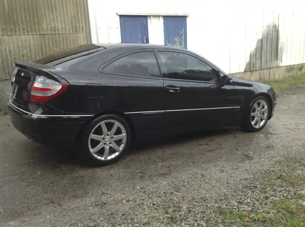 Coupé Mercedes C220 – Réparation et peinture complète (2)