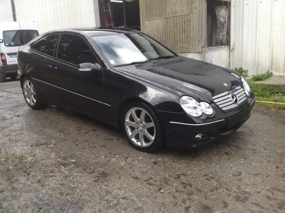 Coupé Mercedes C220 – Réparation et peinture complète (4)