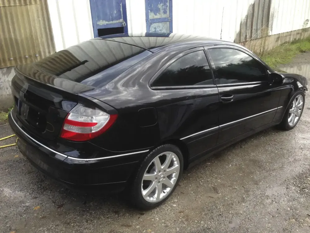 Coupé Mercedes C220 – Réparation et peinture complète (6)