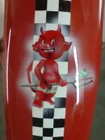 Harley Davidson Décoration Diablotin rouge et damier (2)