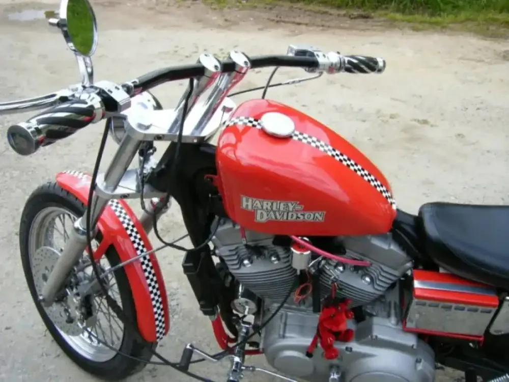 Harley Davidson Décoration Diablotin rouge et damier (7)