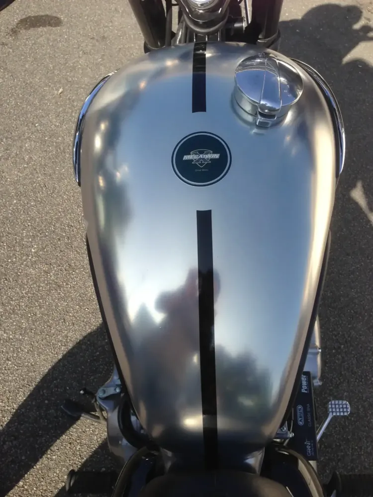 Triumph – Peinture chrome restauration -8