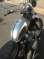 Triumph – Peinture chrome restauration -17