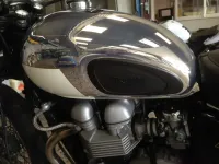 Triumph – Peinture chrome restauration -3