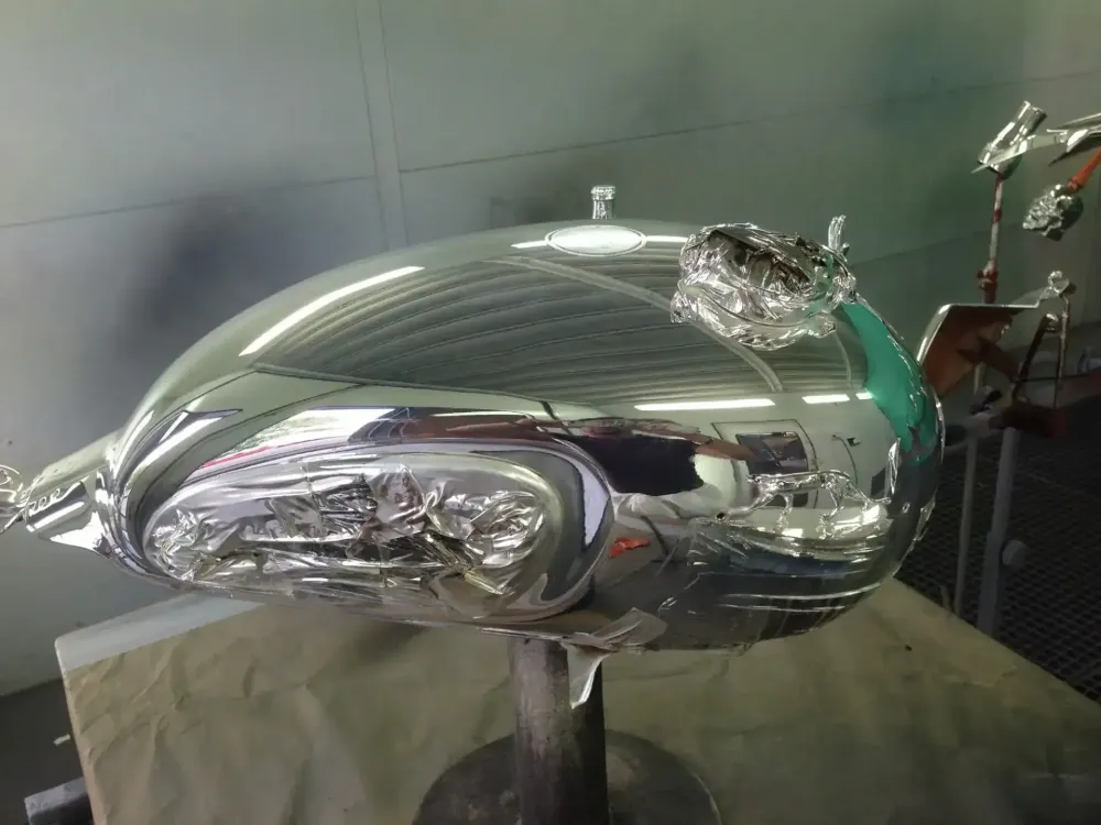 Triumph – Peinture chrome restauration -10