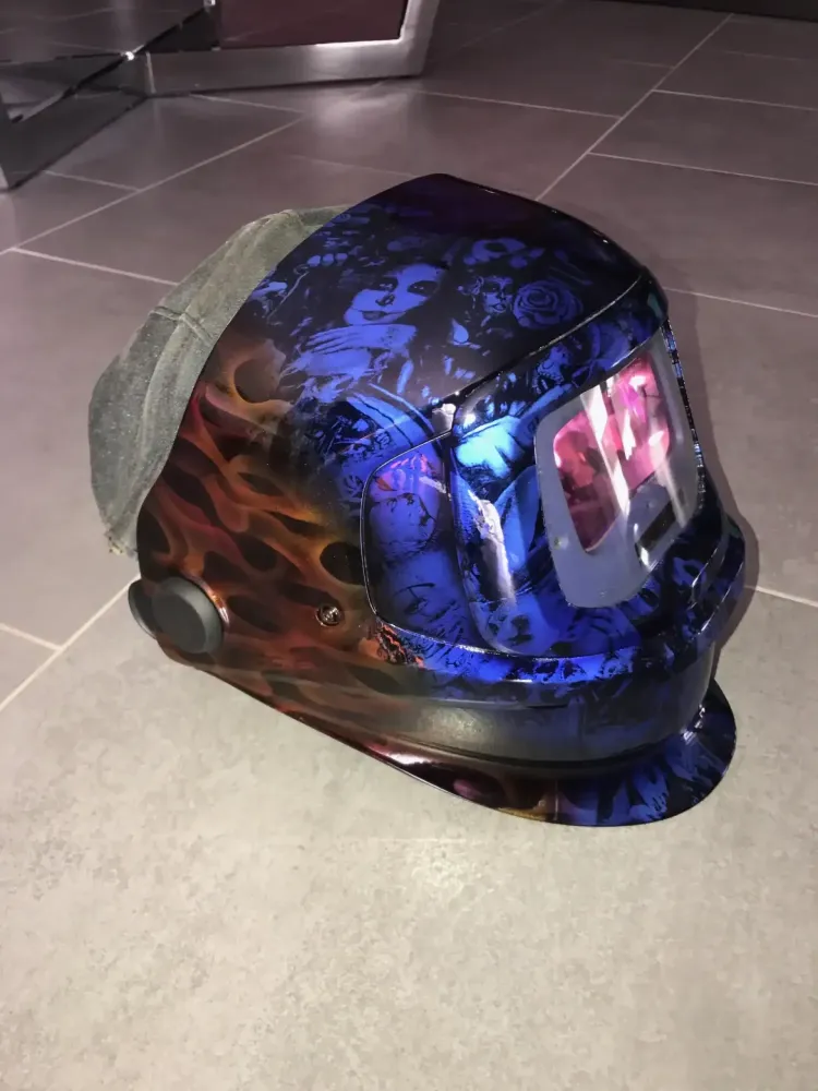 Hydrographie & aérographie sur cagoule de soudure -8