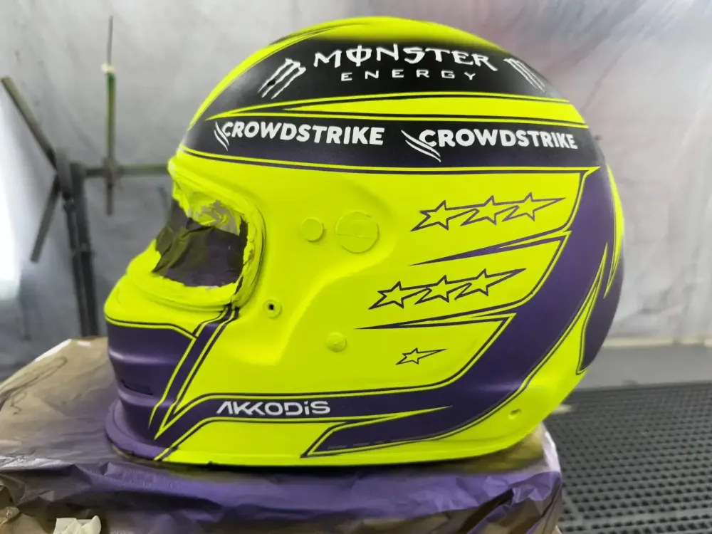 Casque Hamilton Mercedes 2022 – Jaune fluo mat