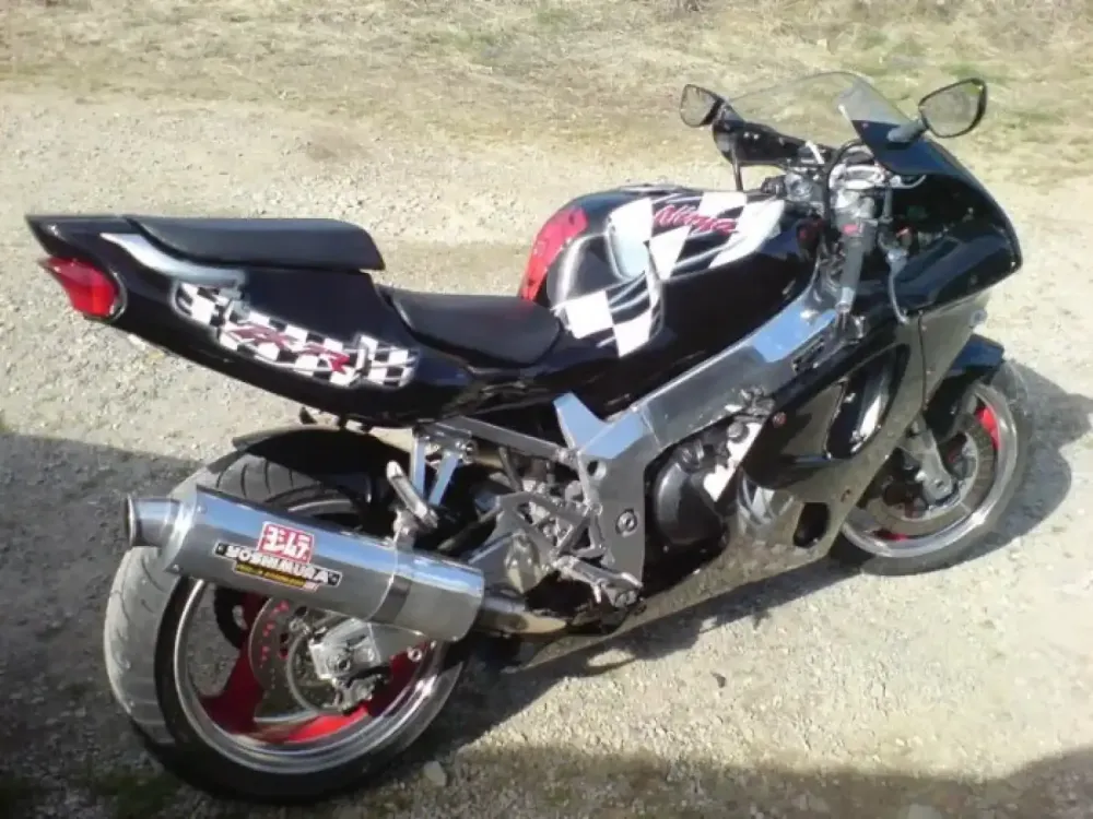 ZX7R Réparation et décoration (13)