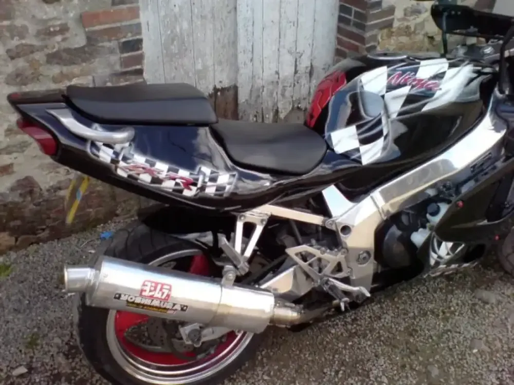 ZX7R Réparation et décoration (16)