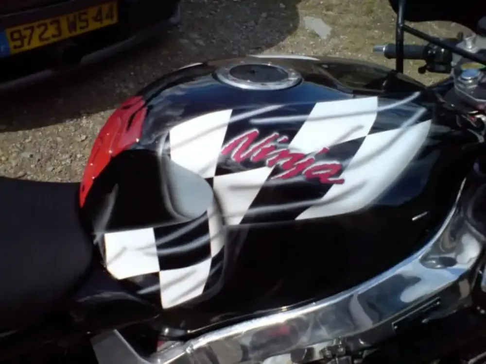 ZX7R Réparation et décoration (3)