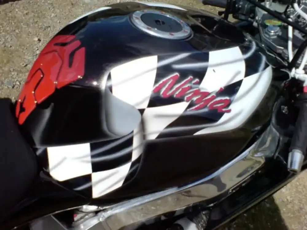 ZX7R Réparation et décoration (18)