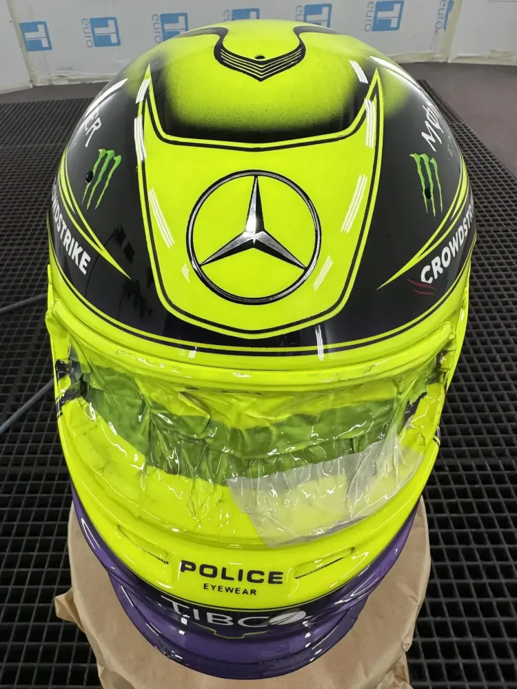 Casque Hamilton Mercedes 2022 – Jaune fluo mat (4)