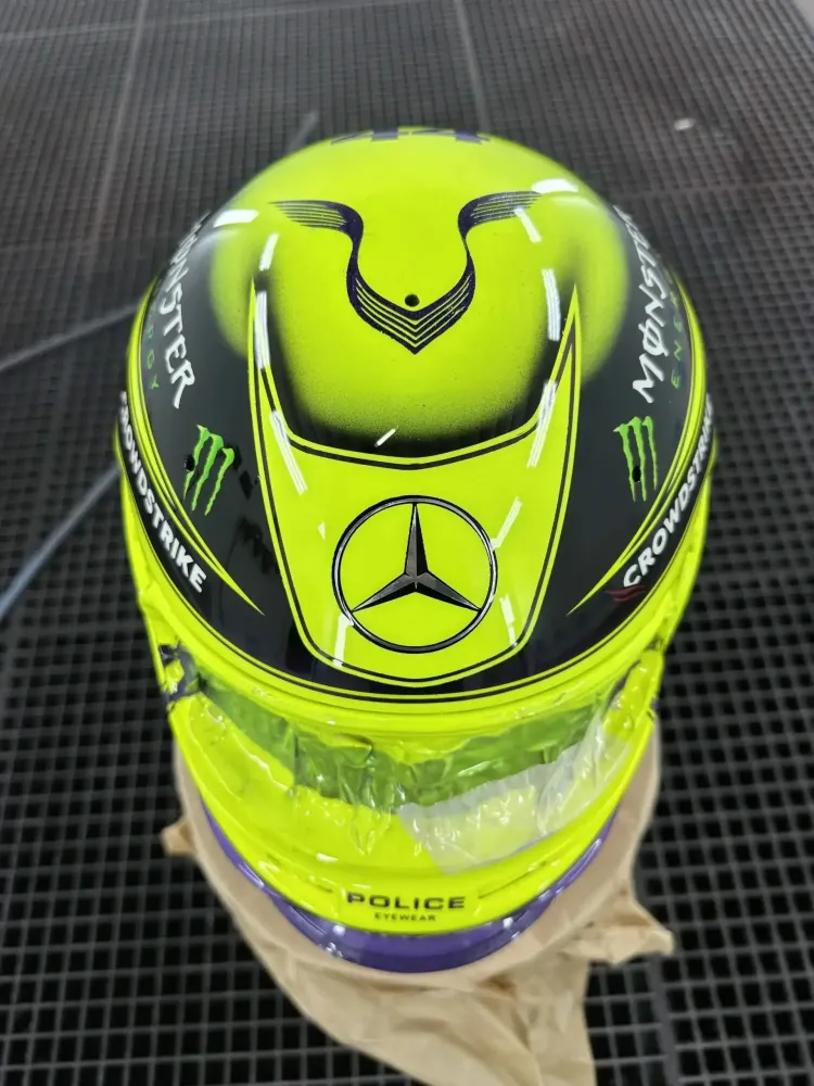 Casque Hamilton Mercedes 2022 – Jaune fluo mat (3)