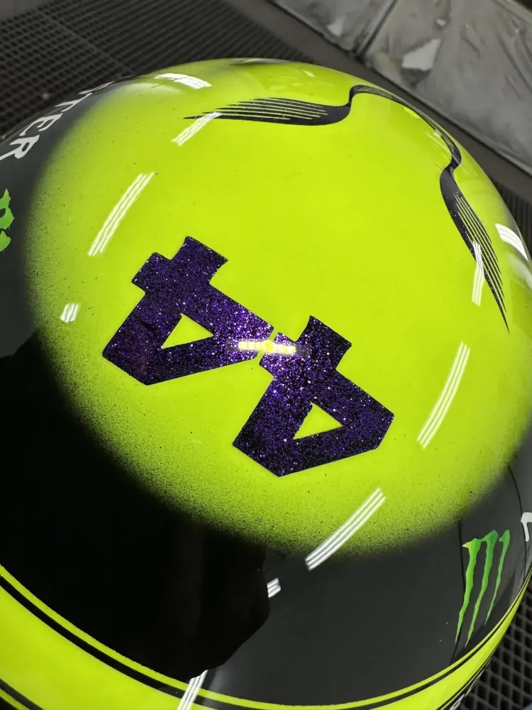 Casque Hamilton Mercedes 2022 – Jaune fluo mat