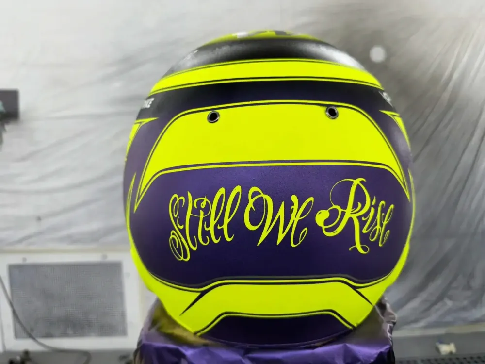 Casque Hamilton Mercedes 2022 – Jaune fluo mat (32)