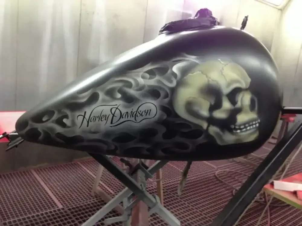 Harley Davidson – Aérographie tête de mort flamming (1)