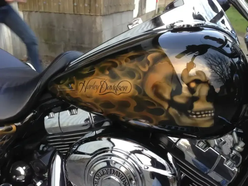 Harley Davidson – Aérographie tête de mort flamming (5)
