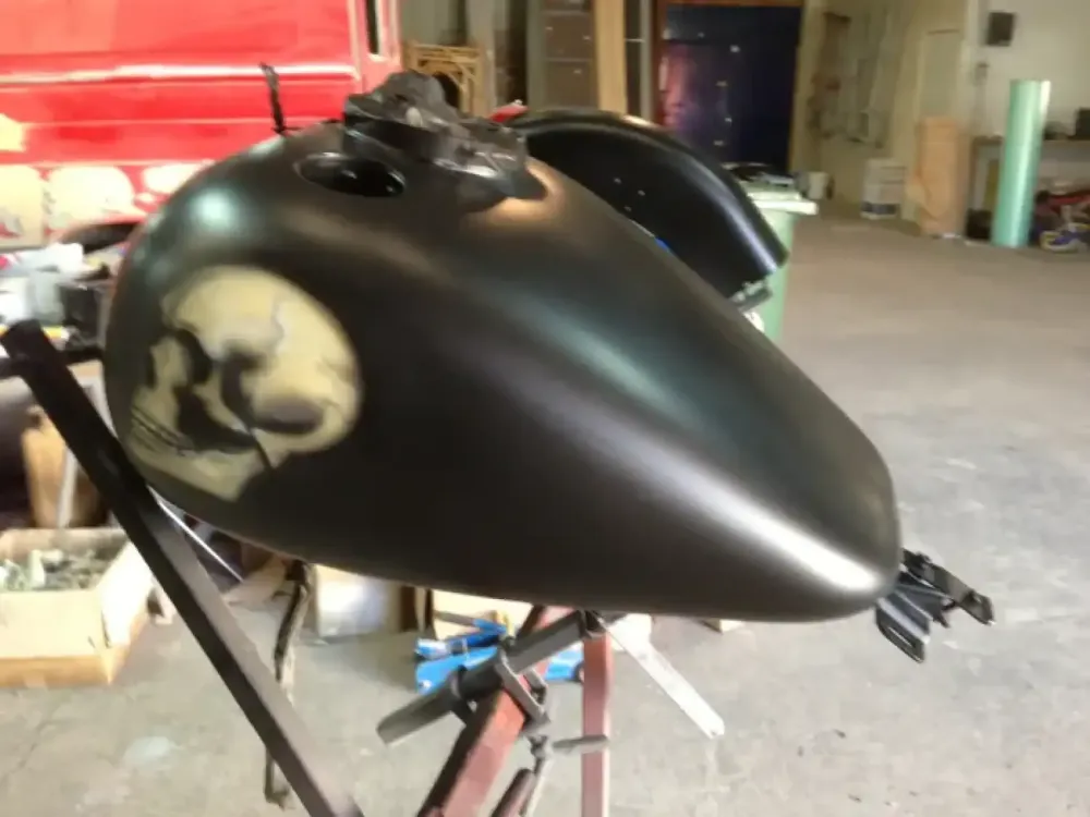 Harley Davidson – Aérographie tête de mort flamming (10)