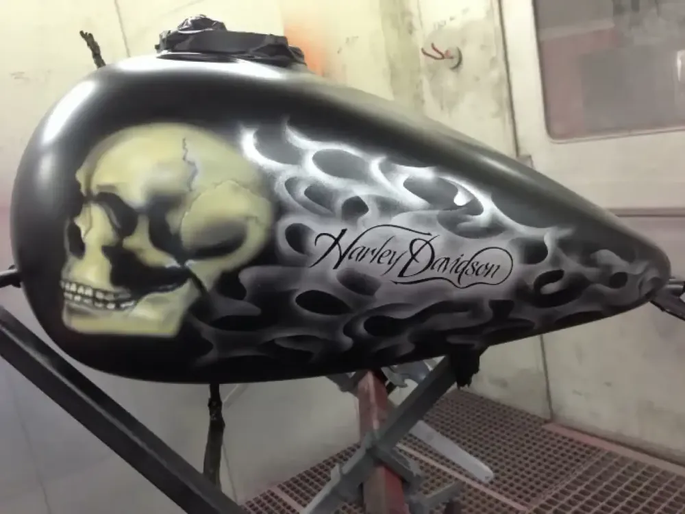 Harley Davidson – Aérographie tête de mort flamming (12)