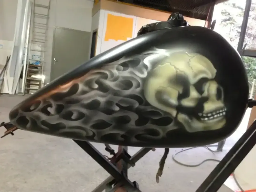 Harley Davidson – Aérographie tête de mort flamming (13)