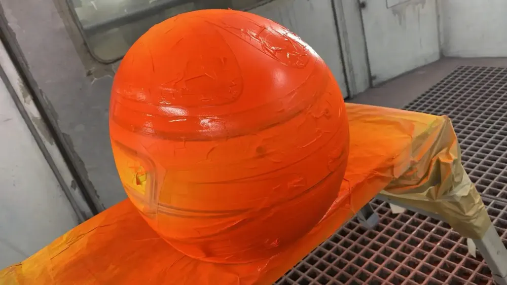 Casque karting – Fluo mat brillant & feuilles d’or (36)