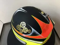 Casque karting – Fluo mat brillant & feuilles d’or (27)