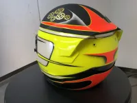 Casque karting – Fluo mat brillant & feuilles d’or (26)