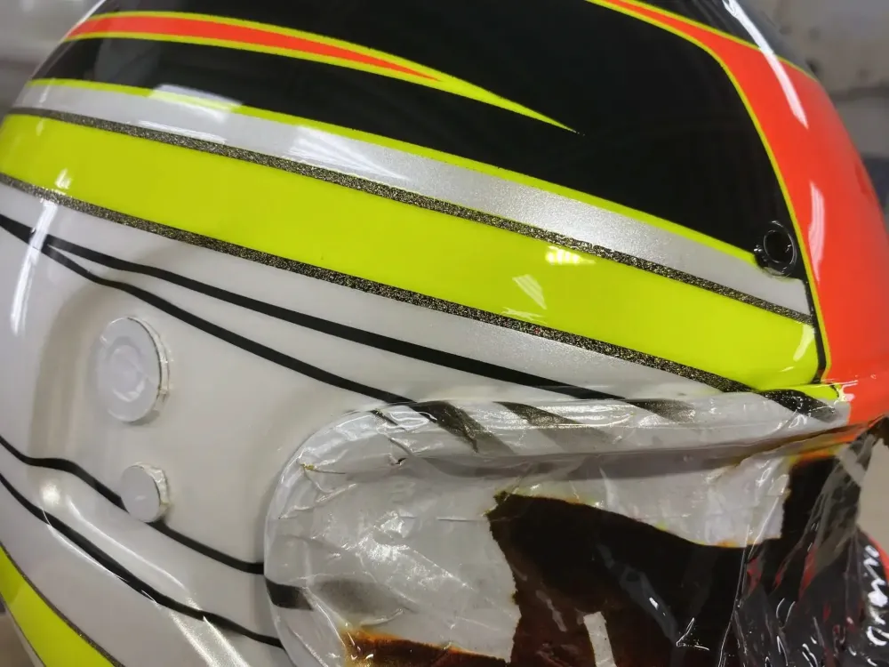 Casque karting – Fluo mat brillant & feuilles d’or (9)