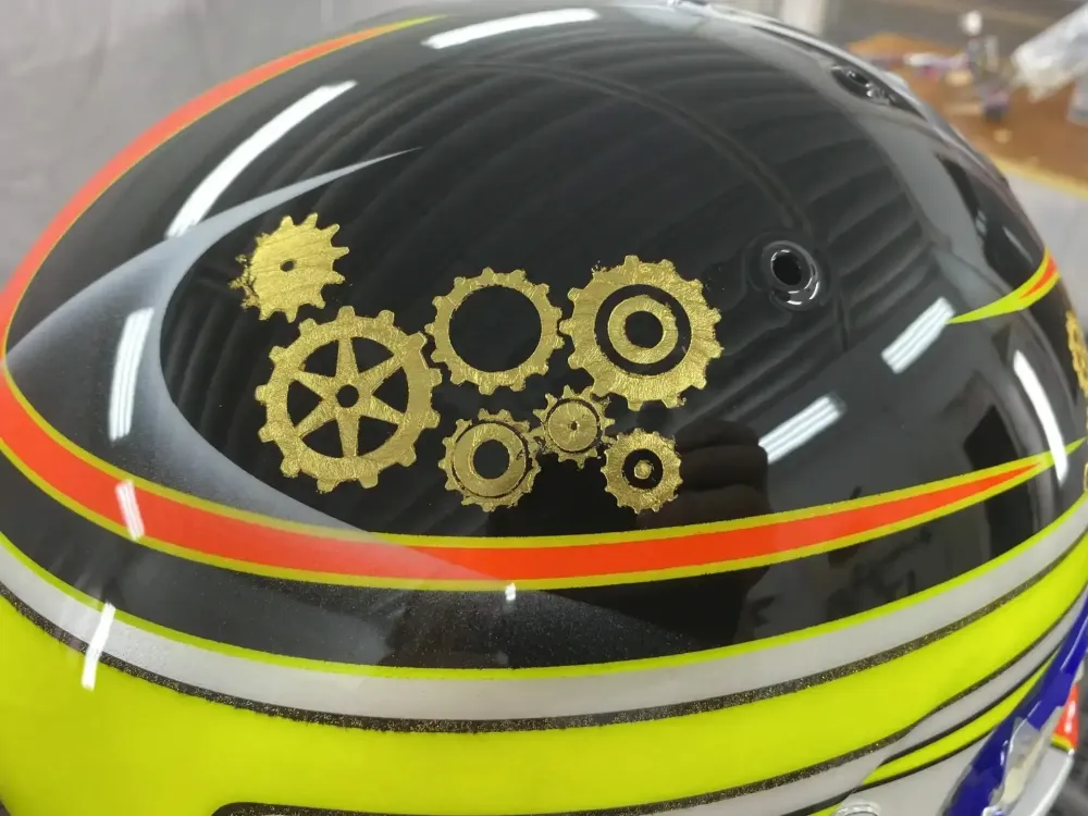Casque karting – Fluo mat brillant & feuilles d’or (16)