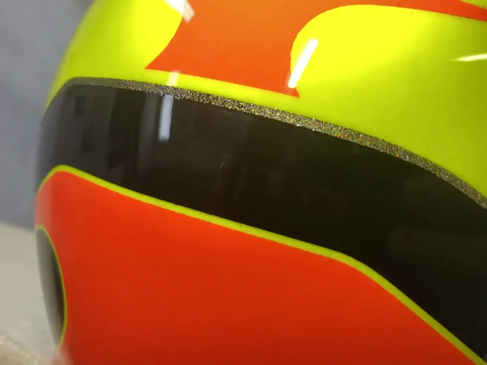 Casque karting – Fluo mat brillant & feuilles d’or (8)