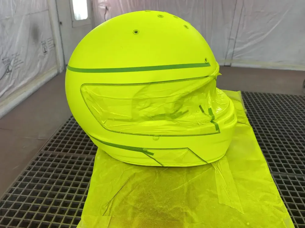 Casque karting – Fluo mat brillant & feuilles d’or (5)