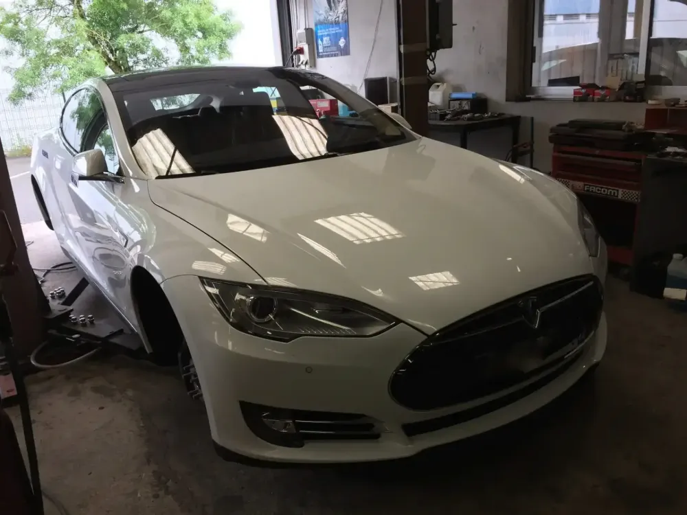 Tesla – Peinture de jantes (1)