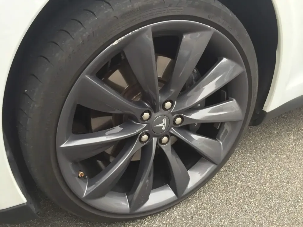 Tesla – Peinture de jantes (2)