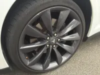 Tesla – Peinture de jantes (2)